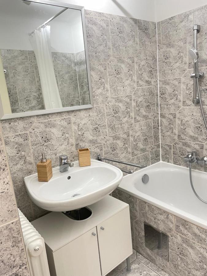 Cosy Apartment Near Schoenbrunn & Meidlinger Market Wenen Buitenkant foto